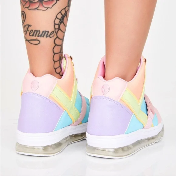 NEW YRU Qozmo Aiire Pastel Rainbow Light up High Top Sneakers 8
